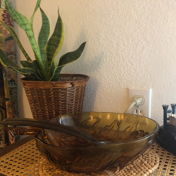 Indiana Glass Amber Grape Sala/Serving Bowl w/Lucite Tongs Retro - Picture 9 of 16